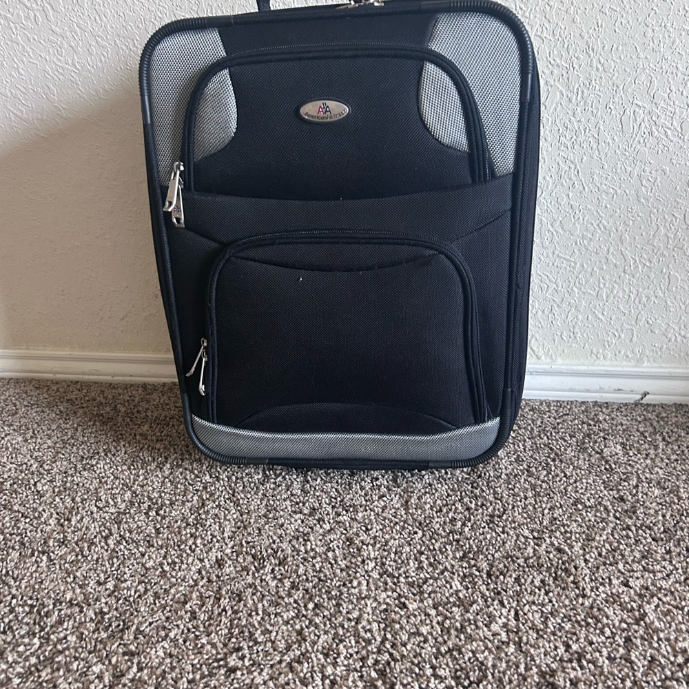 American Airlines carry on/suitcase